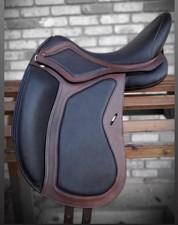 Selle de dressage en cuir