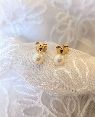 Boucles oreilles chacune - or,
