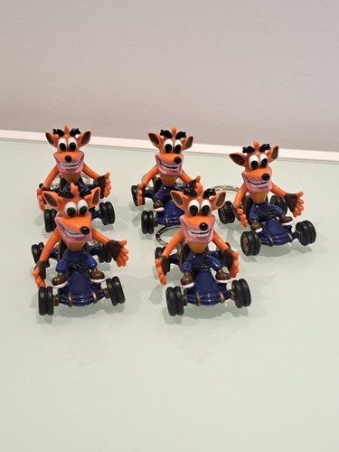 Crash bandicoot figurine - crash,