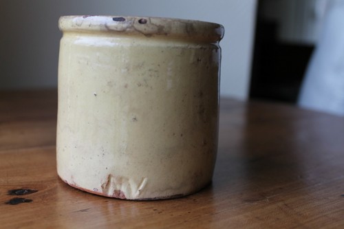Très ancien pot - très,