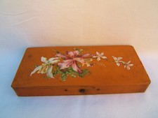 ancien plumier boite a crayon porte plume en carton bouilli à décor de fleurs 