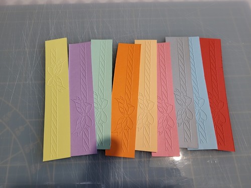 Papier peint frise relief - peint, en
