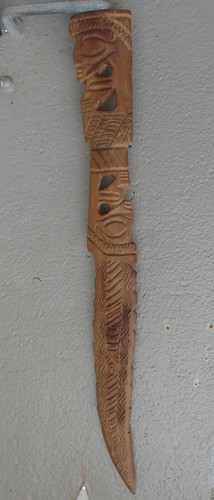 Statue tiki ile - marquise, sabre