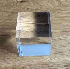 Présentoir Cube Acrylique massif pour exposition objets - 3 cm de côté