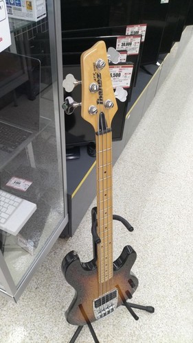 Guitare basse électrique