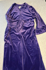 VALERIE STEVENS Purple Robe Size Large Floor Length Velour Pockets Zippered