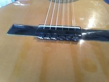 bloque  cordes ou attache cordes guitare pour cordes nylon classique flamenco