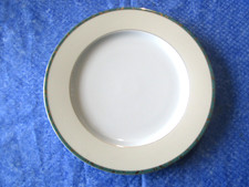 Plat rond en porcelaine