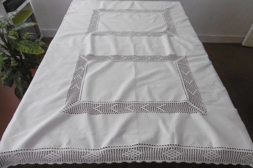 Nappe rectangulaire entourée