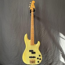 Guitare basse Fender Japan