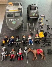 Lot Playmobil Police : 1 bateau 1 voiture 9 personnages 1 cheval + accessoires
