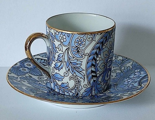 Tasse sous porcelaine - et,