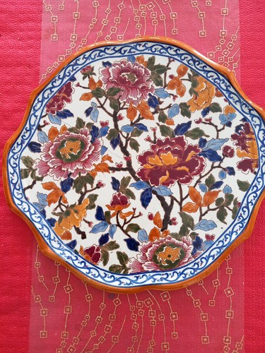 Grand plat polylobé - , en