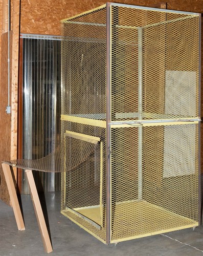 Heavy steel mesh cage with