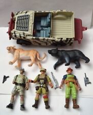 jouet LOT militaire SOLDAT FIGURINES JEEP AVEC ACCESSOIRES ANIMAUX OURS ARME PVC