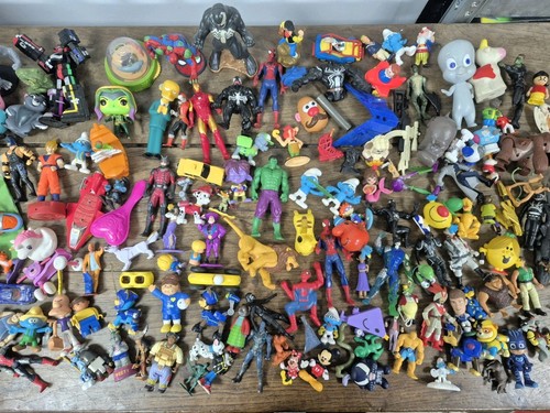 Lot 140 jouet figurines - 140,