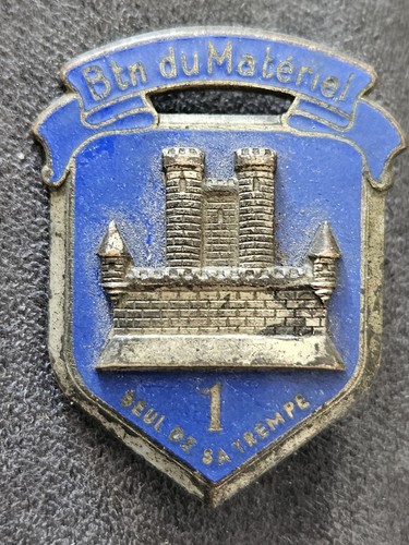 Insigne pucelle militaire - insigne,