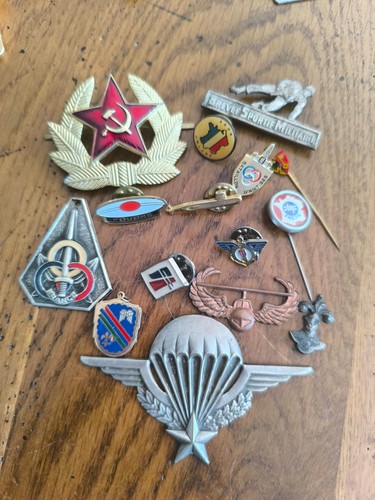 Lot insignes divers - lot,