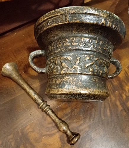 Ancien mortier son pilon - mortier,