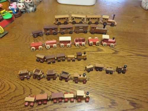 Lot petits trains bois - petits, en