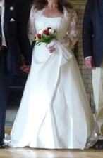 Robe de mariée avec boléro brodé