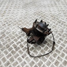 Moyeu de roue avant gauche