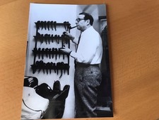 GEORGES SIMENON in front of his Pipe Collection - original press photo 13x18cm