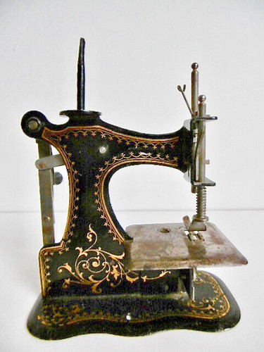 Petite machine coudre - À,