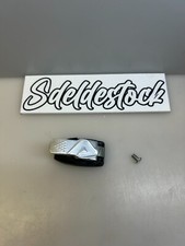 1 boucle attache botte + 1 vis