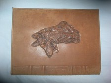 LISEUSE PROTEGE LIVRE CUIR de dimensions  16 X 21.5 cm