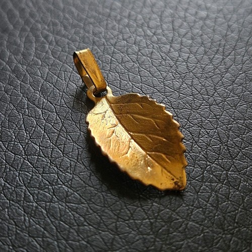 Pendentif feuille arbre