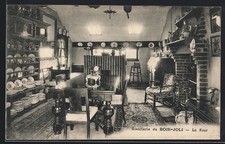 Old postcard Bois-Joli, interior of the inn with fireplace and decorative dishes 