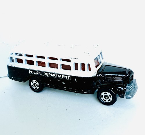 Tomica isuzu bonnet - isuzu, police