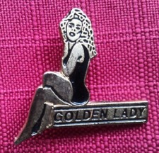 Pin's Kim Basinger woman actress model lingerie golden lady (217)