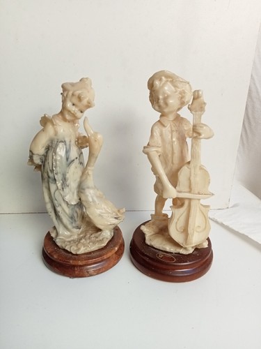 Deux statuettes albatre - statuettes, en