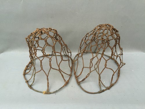 Anciens objets grillagé - , méta