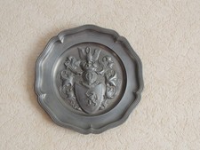 Assiette décorative en étain