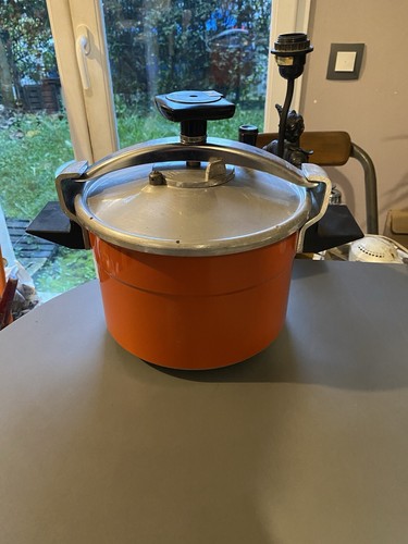 Ancienne cocotte minute - , seb