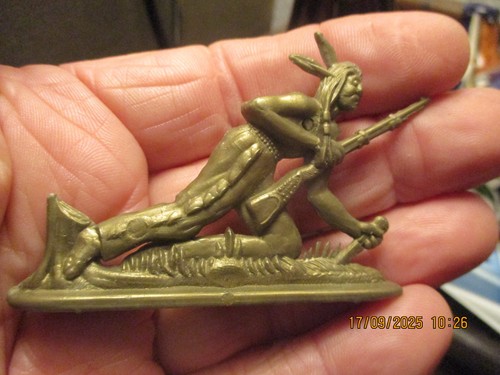 Ancienne figurine ancien - ancienne,
