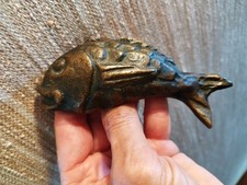 Presse Papier en bronze à Décor d'un Poisson Signé Goni
