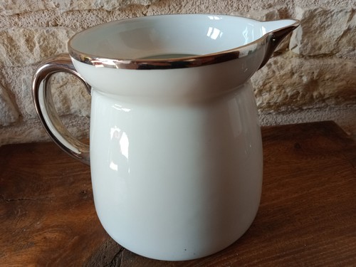 Grand pot lait - pot, a