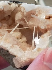 Belle Scolecite geode avec
