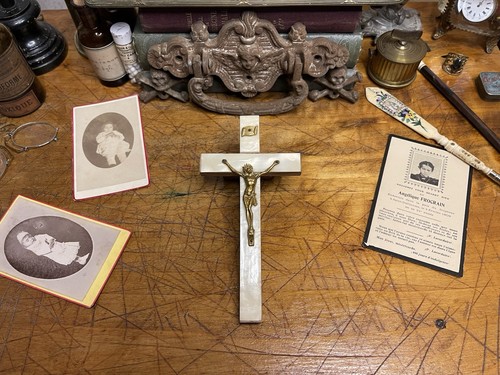 Crucifix ancien celluloid - ancien, en