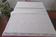 Nappe entourée d'une jolie