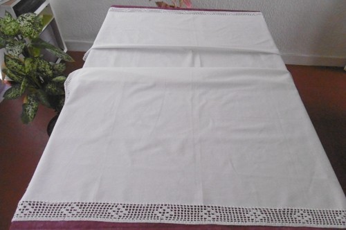 Nappe entourée une - d'une, jolie