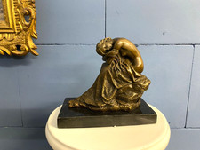 Bronze Sculpture of a Kneeling Beauty Art Deco on a black marble base after Milo