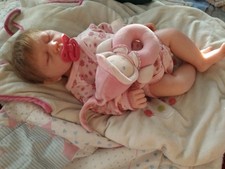 joli bébé reborn silicone