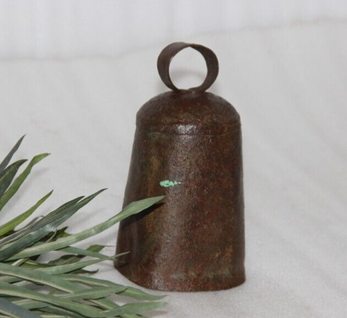 Cloche vache fer antique - À, en