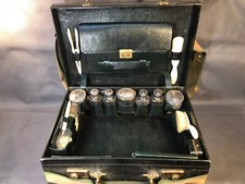 Ancienne valise de voyage RP set de toilette manucure en cuir couvercle argent