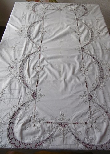 Nappe vintage brodée - , avec